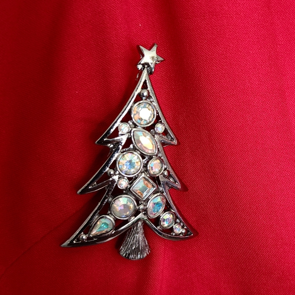 Vintage Lia Tree Brooch.